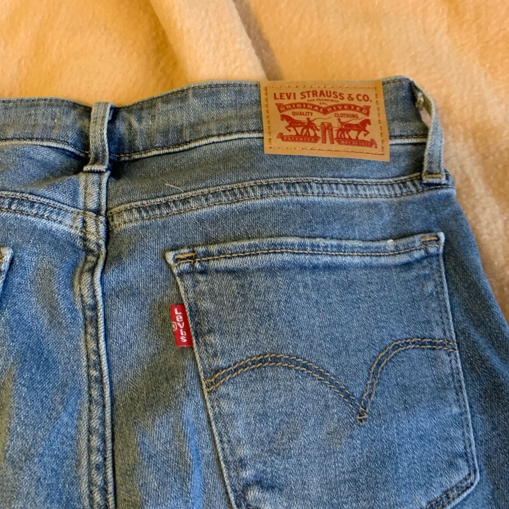 Levi’s 711 skinny jeans